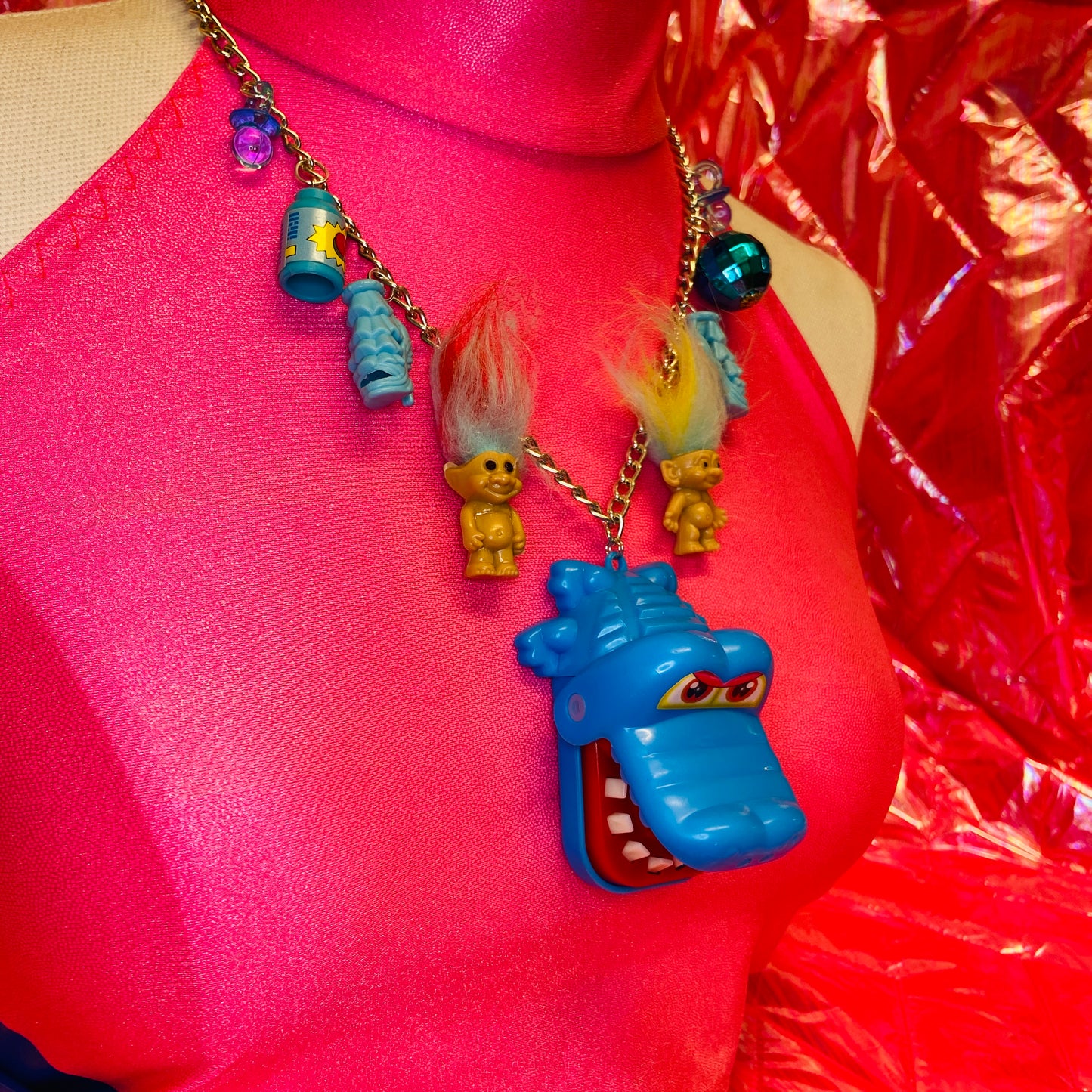 🌈 OMG BACK IN THE DAYS with this Necklace. You can even play with the Crocodile!! So cute! And not heavy at all!
🛒 This product is ready to send!
🎨 Color of the chain is silver
⚖️ 60 gram in total
📏 35 cm
* Product can be slightly different than the photo