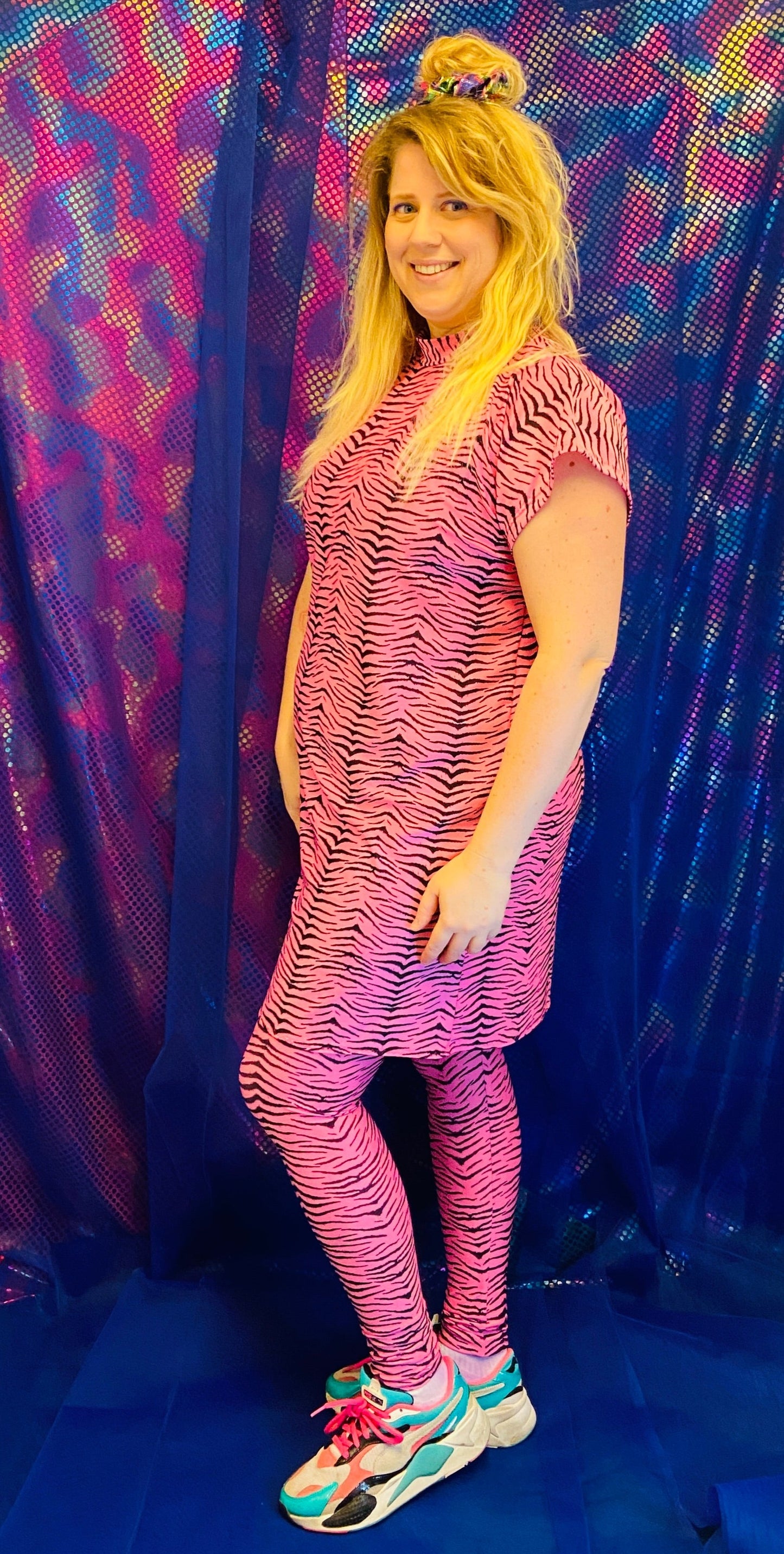 🌈 Handmade colorful Tiger Pink Dress.  🛒This product is finished and ready to send!  📏 One size. Model size is XL  🎨  Wanna have a custom made size or design?   YOU can also choose for different other fabric or color!! Contact us! Info@sabinestaartjes.com