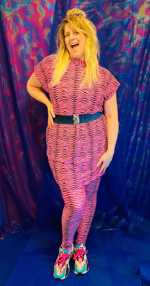 🌈 Handmade colorful Tiger Pink Dress.  🛒This product is finished and ready to send!  📏 One size. Model size is XL  🎨  Wanna have a custom made size or design?   YOU can also choose for different other fabric or color!! Contact us! Info@sabinestaartjes.com