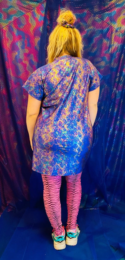 🌈 Handmade colorful Purple Gold Oil Dress.  🛒This product is finished and ready to send!  📏 One size. Model size is XL  🎨  Wanna have a custom made size or design?   YOU can also choose for different other fabric or color!! Contact us! Info@sabinestaartjes.com