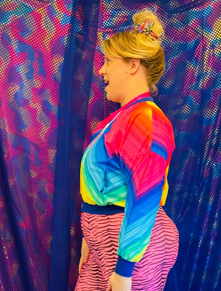 🌈 Handmade colorful Reversible Bomberjacket. The Spirograph Pink & Blue with shiney unicorn sleeves, the other side is geometric rainbow with pockets!! Attached to the zip is an Sabine Staartjes keychain! 🧵One piece available! 🛒This product is finished and ready to send! 📏 One size. Modelsize is XL 🎨 Wanna have a custom made size or design? YOU can also choose for an other fabric or color!! Contact us! Info@sabinestaartjes.com