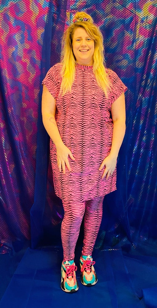 🌈 Handmade colorful Tiger Pink Dress.  🛒This product is finished and ready to send!  📏 One size. Model size is XL  🎨  Wanna have a custom made size or design?   YOU can also choose for different other fabric or color!! Contact us! Info@sabinestaartjes.com