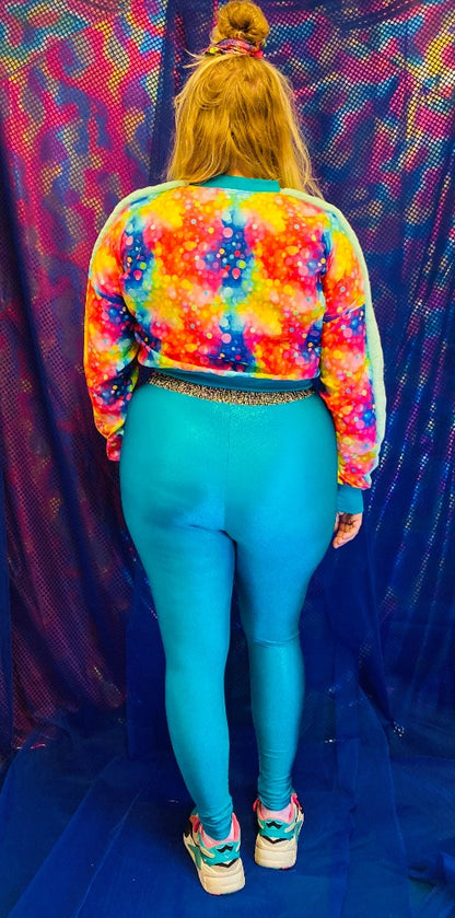  🌈 Handmade colorful comfi cotton Confetti Rainbow cropped sweater. With faux fur on the shoulders!  🛒This product is finished and ready to send!  📏 The sweater is one size.   💗 Model is size XL   🎨  Wanna have a custom made size or design? YOU can also choose for an other fabric or color!! Contact us! Info@sabinestaartjes.com