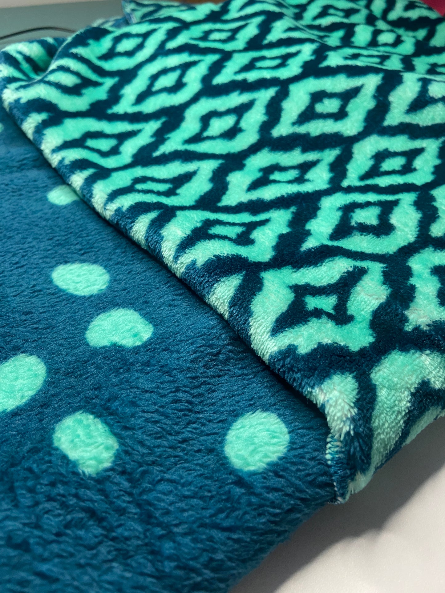 Fleece Blanket - Dotted Aqua Green