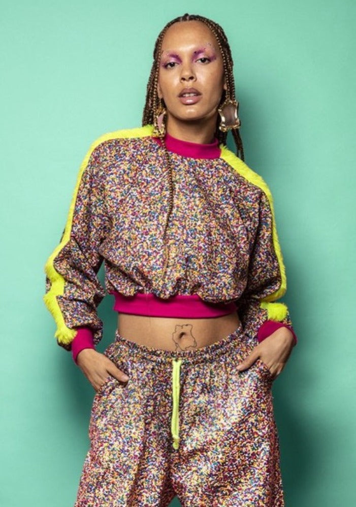 Yehess comfi chique with this cotton disco dip cropped sweater! With faux fur shoulders! One size, Handmade en sustainable from Amsterdam